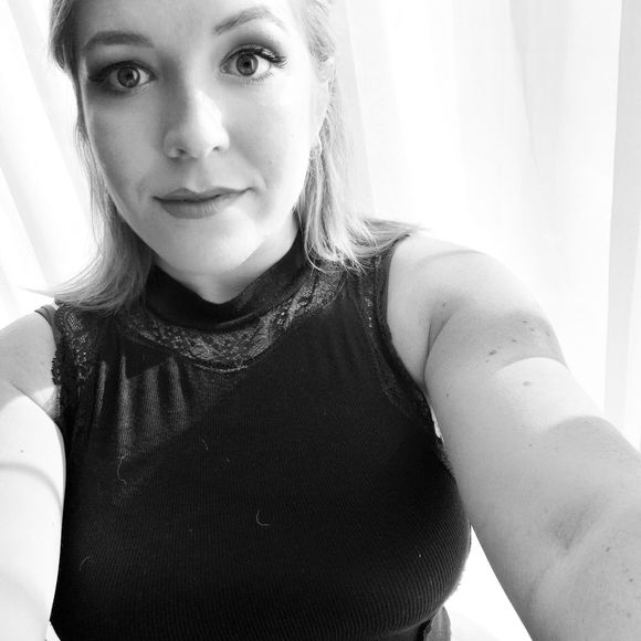 Meet your Posher, Deanne - Picture 1 of 1